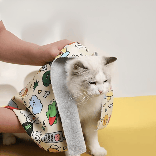 Fixier - Tuch – Selbsthaftendes Katzen - Pflegetuch, schützt vor Kratzern & erleichtert Fellpflege, Krallen schneiden & Tierarztbesuche - fellfunk.de