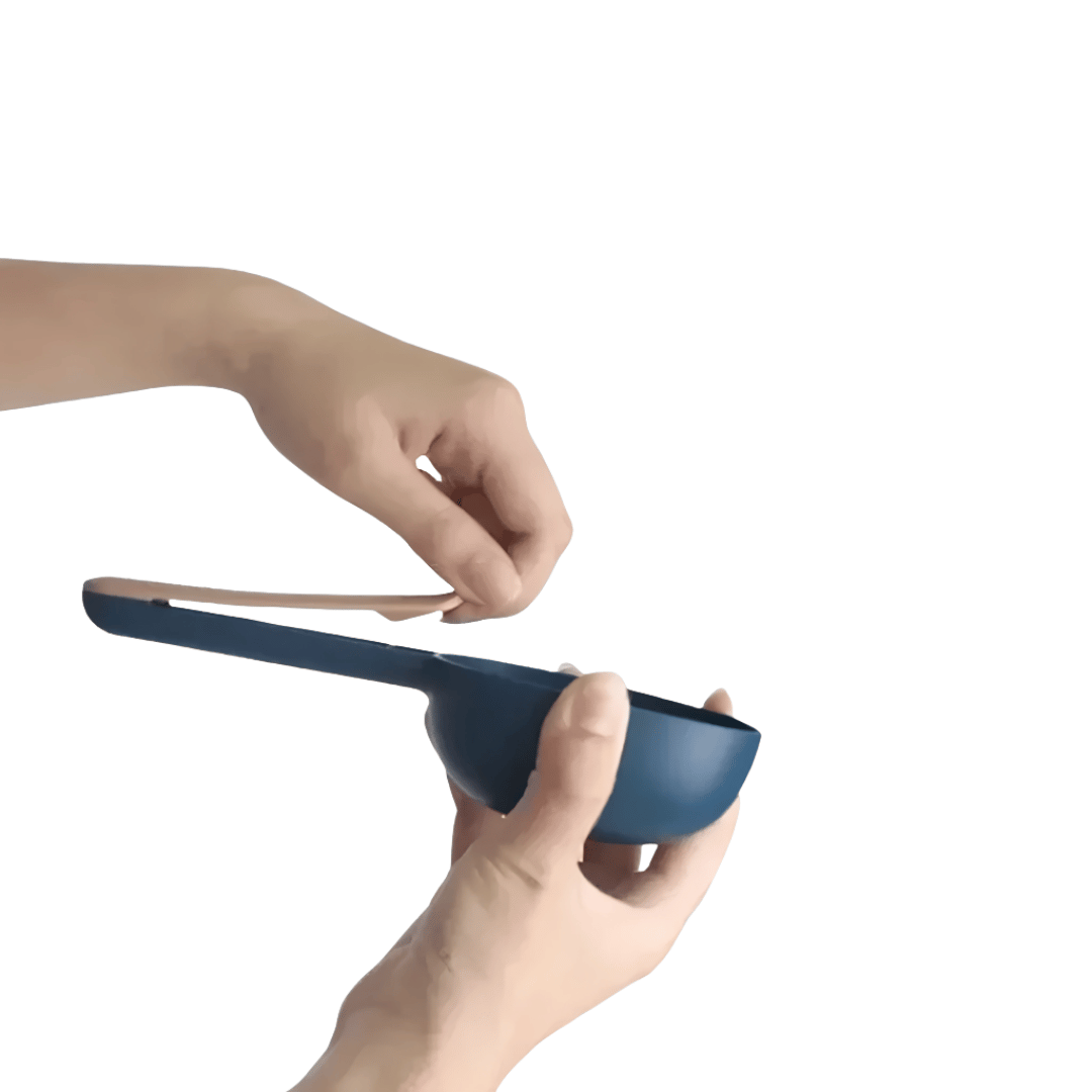 Fellfunk ClipScoop – Messlöffel mit Frische - Klammer für Hunde - & Katzenfutter in praktischer 2 - in - 1 - Funktion - fellfunk.de