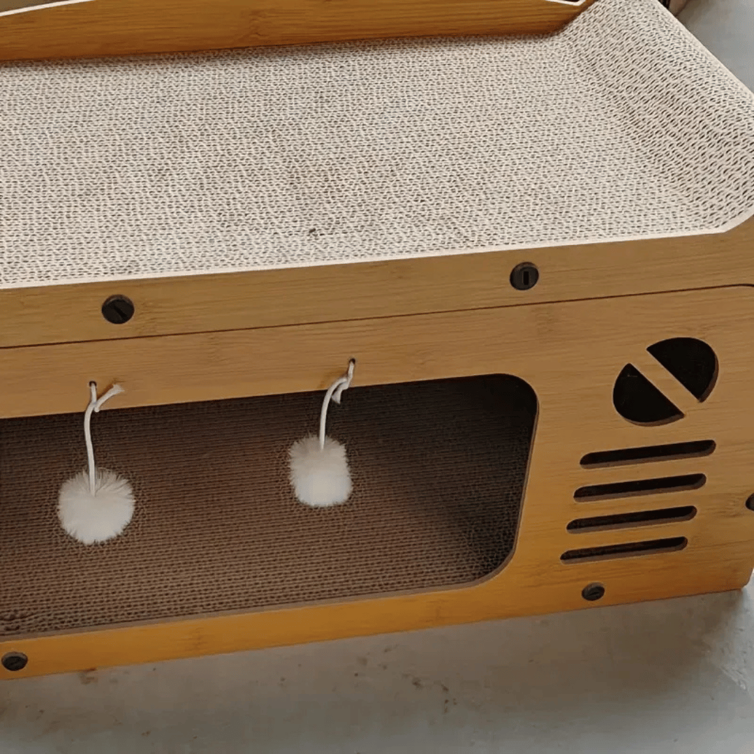 Katzen Kratzsofa – Robuste Pappe mit Kratzsäule & Spielzeug für aktives Indoor - Training - fellfunk.de