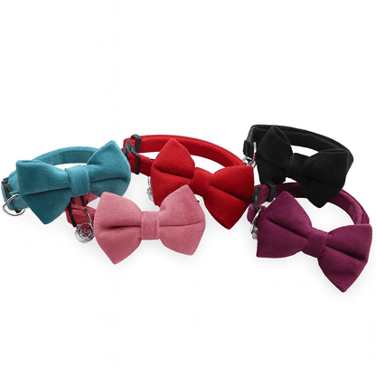 Fellfunk Samt - Halsband mit Schleife – Verstellbares Katzenhalsband mit Sicherheitsverschluss & Glöckchen für stilvolle Stubentiger - fellfunk.de